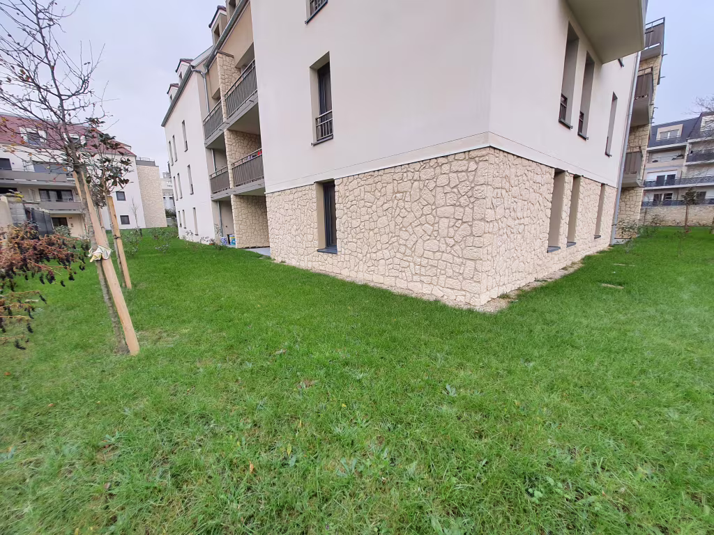 Rez de jardin 3 pieces 63m2 a louer a Dammarie-les-Lys - Photo 2/14
