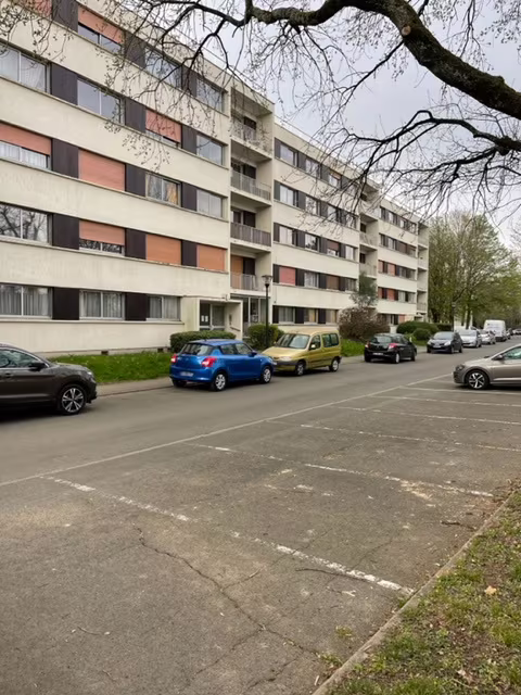 Chalet 12m2 a vendre a Vaux-le-Pénil