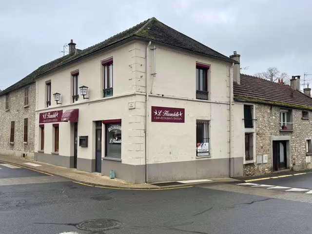 Murs commerciaux 236m2 a vendre a Voisenon - Photo 1/10