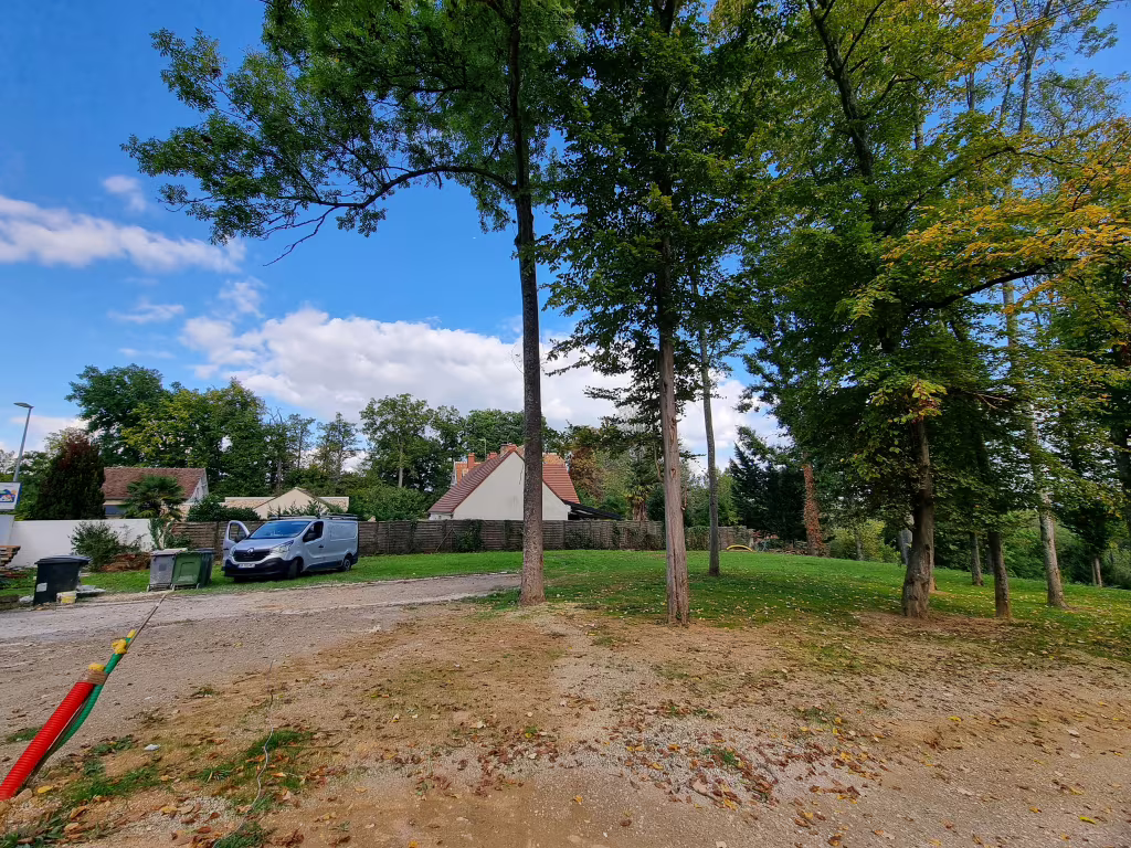 Terrain a batir 621m2 a vendre a Boissettes - Photo 1/4