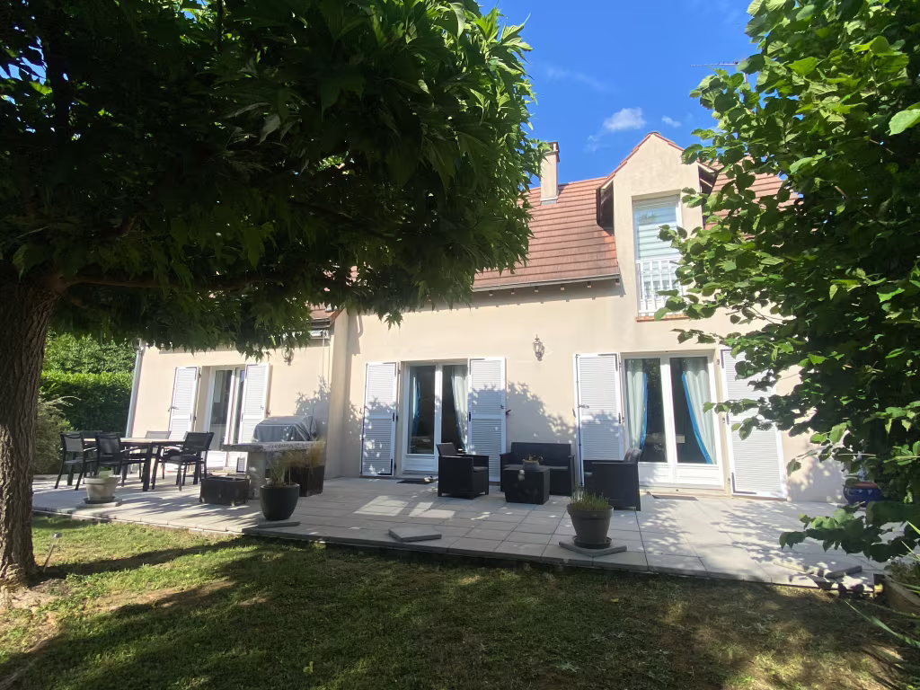 Maison 6 pieces 138m2 a vendre a Livry-sur-Seine - Photo 1/14