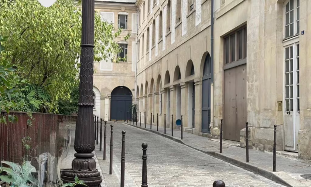 Appartement 2 pieces 40m2 a vendre a Paris - Photo 1/11